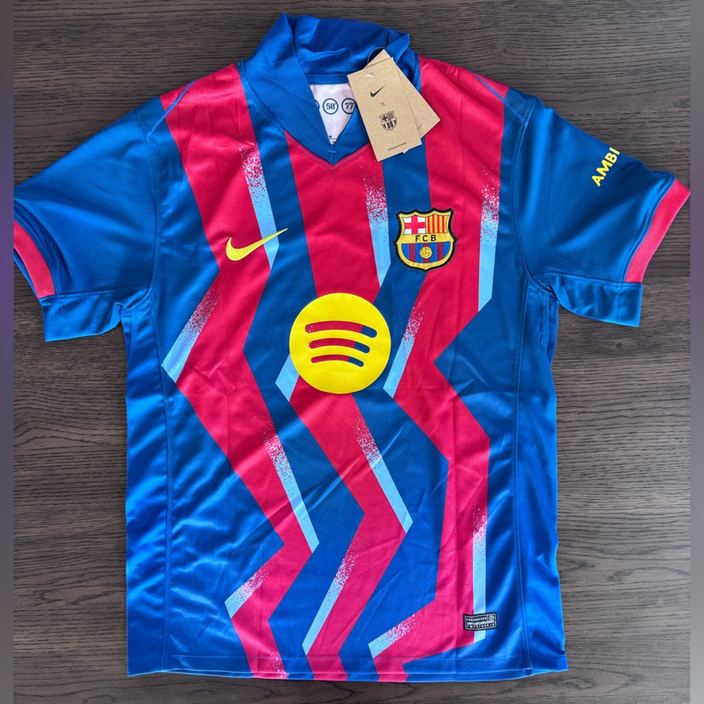 Brand New Nike Medium FC Barcelona Soccer Jersey Gavi Number 6
